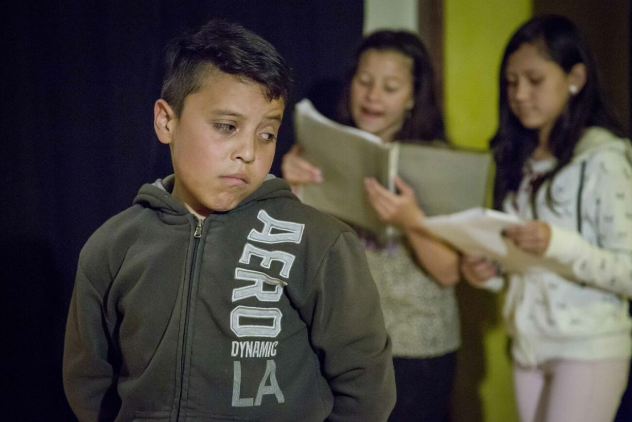 Kinder beim Theaterspielen